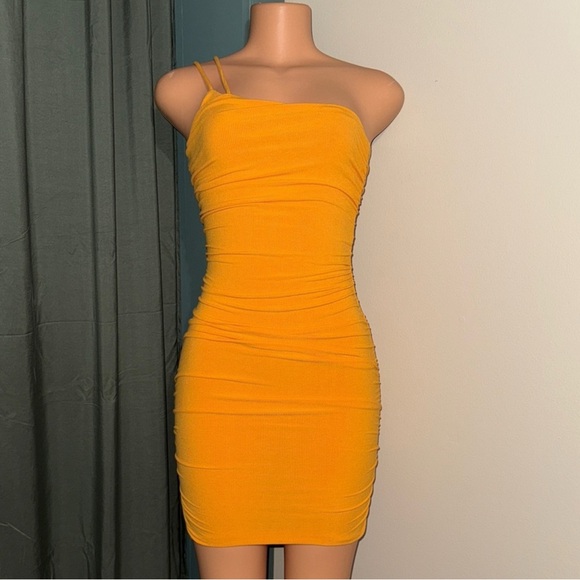 Princess Polly Yellow Mini Dress - Size 2 - Picture 2 of 4